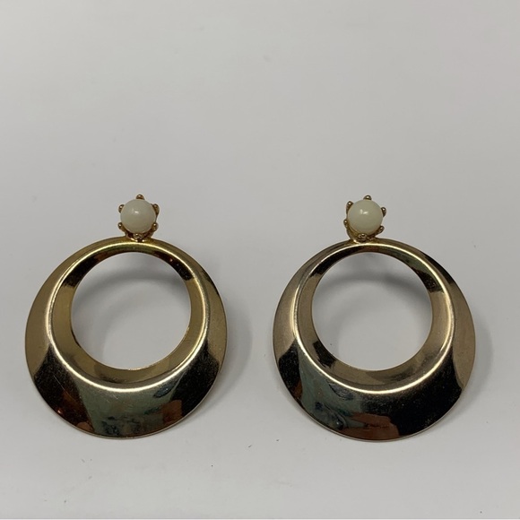 Vintage White Beaded Large Gold Tone Hoop Stud Earrings - Picture 2 of 6